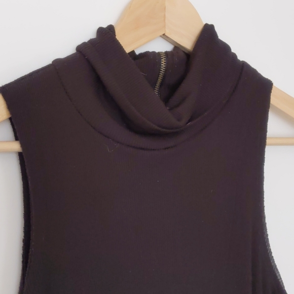 Black sleeveless high collar dress - Picture 2 of 5